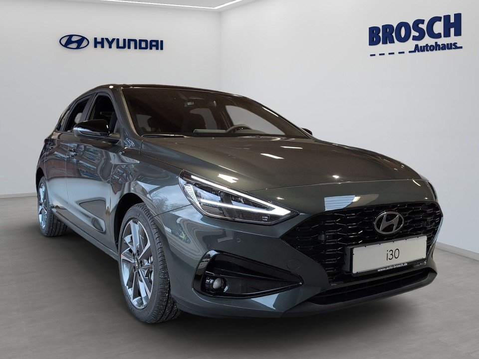 Fahrzeugabbildung Hyundai i30 1.5T-GDI AT ADVANTAGE PLUS-P PANO+NAVI+SHZ++