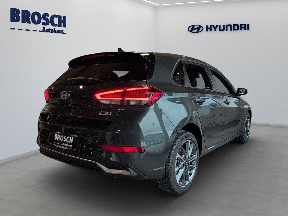 Fahrzeugabbildung Hyundai i30 1.5T-GDI AT ADVANTAGE PLUS-P PANO+NAVI+SHZ++