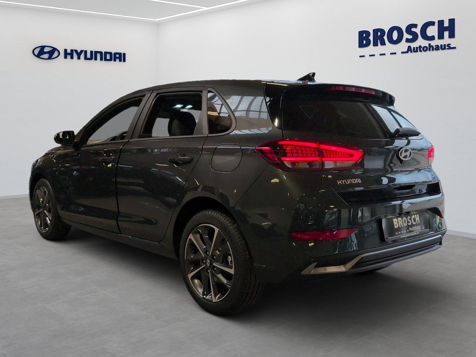 Fahrzeugabbildung Hyundai i30 1.5T-GDI AT ADVANTAGE PLUS-P PANO+NAVI+SHZ++