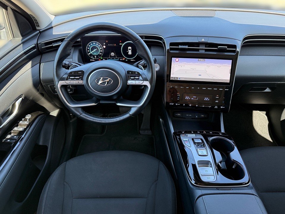 Fahrzeugabbildung Hyundai TUCSON HYBRID 1.6T 4WD TREND PANO 1HD EL.HECKKL+ Trend 4WD