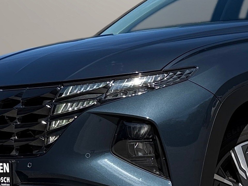 Fahrzeugabbildung Hyundai TUCSON HYBRID 1.6T 4WD TREND PANO 1HD EL.HECKKL+ Trend 4WD