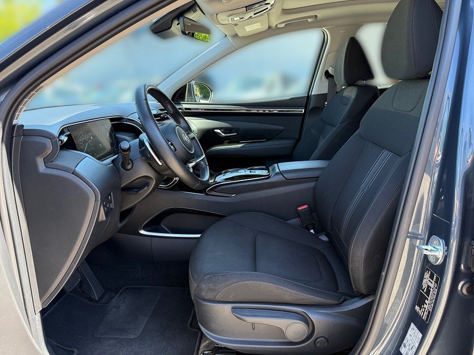 Fahrzeugabbildung Hyundai TUCSON HYBRID 1.6T 4WD TREND PANO 1HD EL.HECKKL+ Trend 4WD