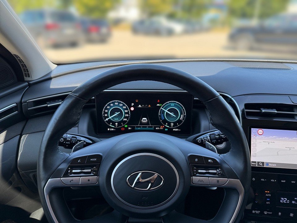 Fahrzeugabbildung Hyundai TUCSON HYBRID 1.6T 4WD TREND PANO 1HD EL.HECKKL+ Trend 4WD
