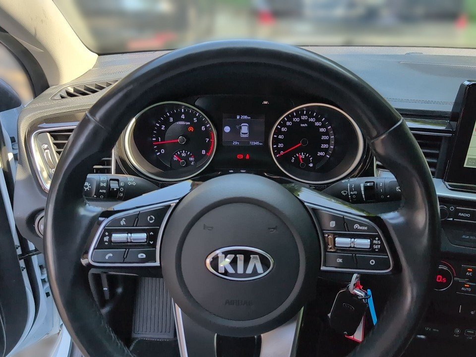 Fahrzeugabbildung Kia CEED SW VISION GARANTIE NAV+KAM+KLIMAAT+CARPLAY+ Vision