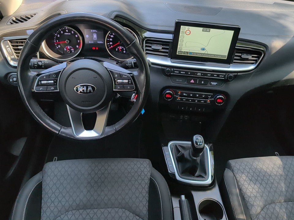 Fahrzeugabbildung Kia CEED SW VISION GARANTIE NAV+KAM+KLIMAAT+CARPLAY+ Vision