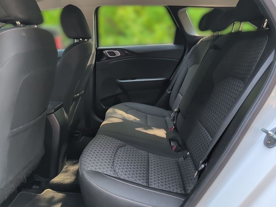 Fahrzeugabbildung Kia CEED SW VISION GARANTIE NAV+KAM+KLIMAAT+CARPLAY+ Vision