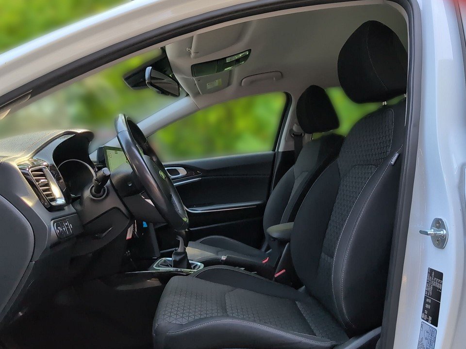 Fahrzeugabbildung Kia CEED SW VISION GARANTIE NAV+KAM+KLIMAAT+CARPLAY+ Vision
