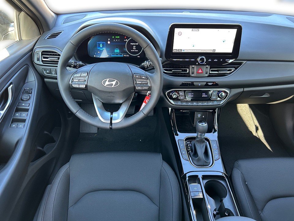 Fahrzeugabbildung Hyundai i30 1.0T DCT ADVANTAGE NAV+SHZ+CARPLAY+QI+KAMERA
