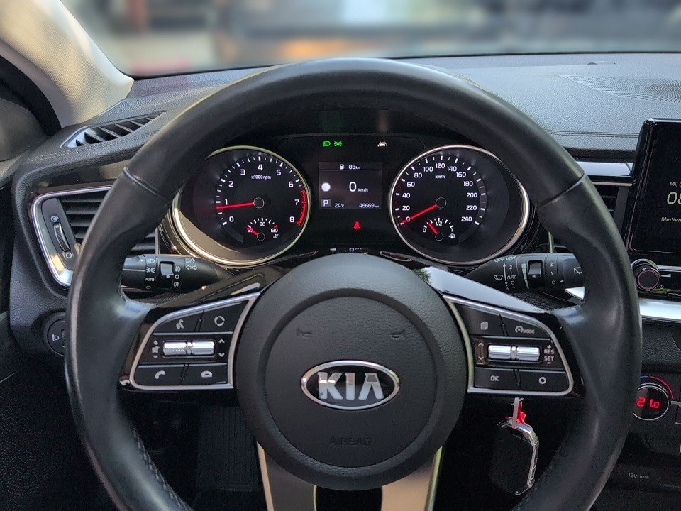 Fahrzeugabbildung Kia CEED 1.4T AUT VISION 1HD KOMF/NAV-P GARANTIE-28 Vision