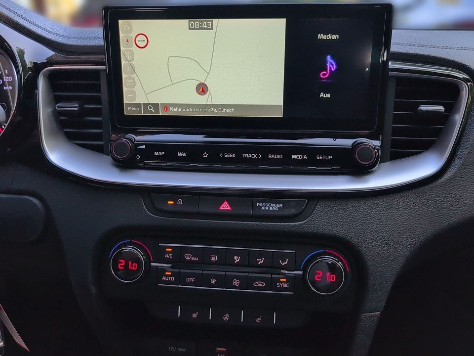Fahrzeugabbildung Kia CEED 1.4T AUT VISION 1HD KOMF/NAV-P GARANTIE-28 Vision