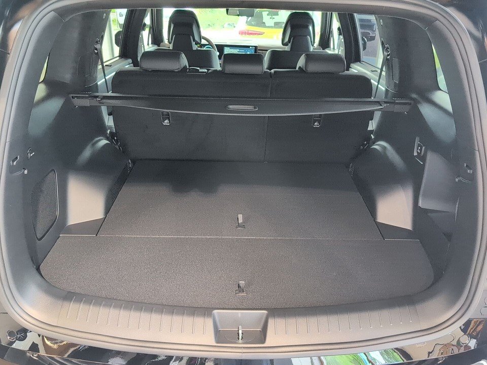 Fahrzeugabbildung Hyundai SANTA FE PHEV 5S 1.6T AT 4WD BLACKLINE DIGITAL++