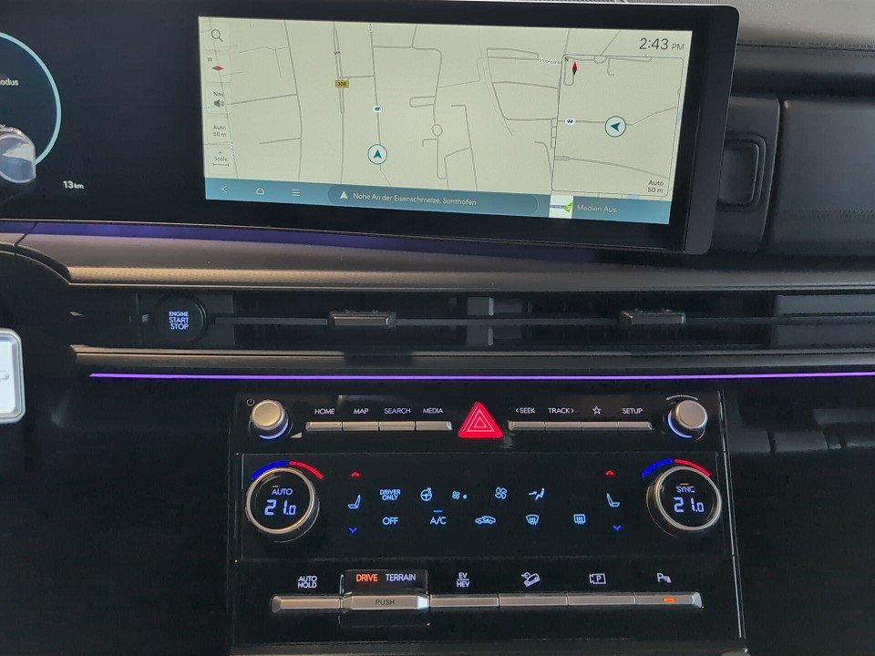 Fahrzeugabbildung Hyundai SANTA FE PHEV 5S 1.6T AT 4WD BLACKLINE DIGITAL++