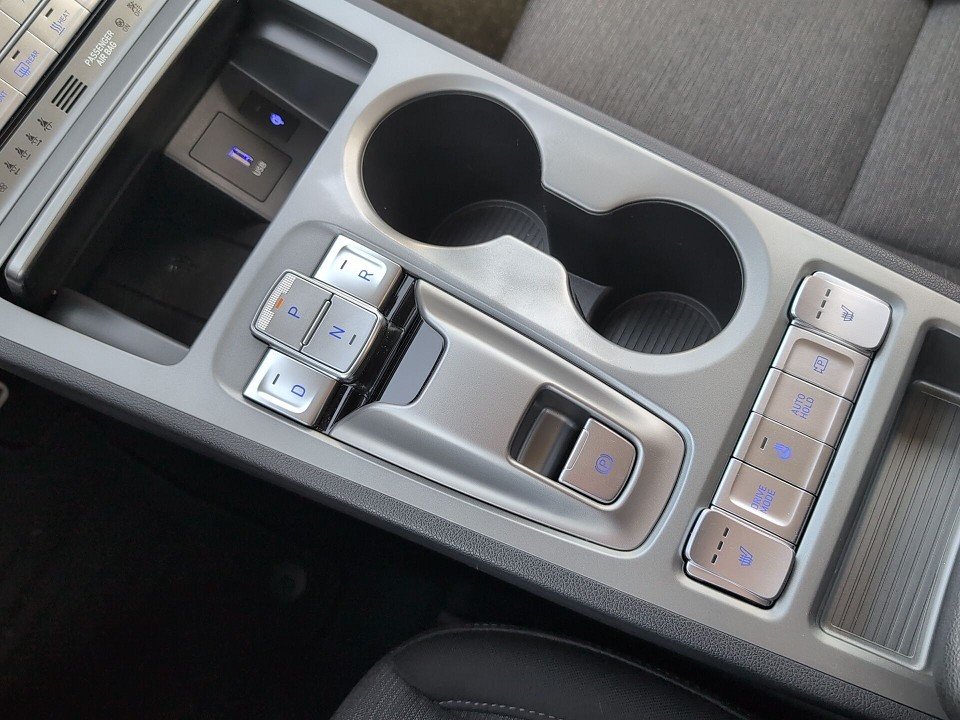 Fahrzeugabbildung Hyundai KONA EV 64kWh TREND NAV-P 1HD 484RW GARANTIE-30
