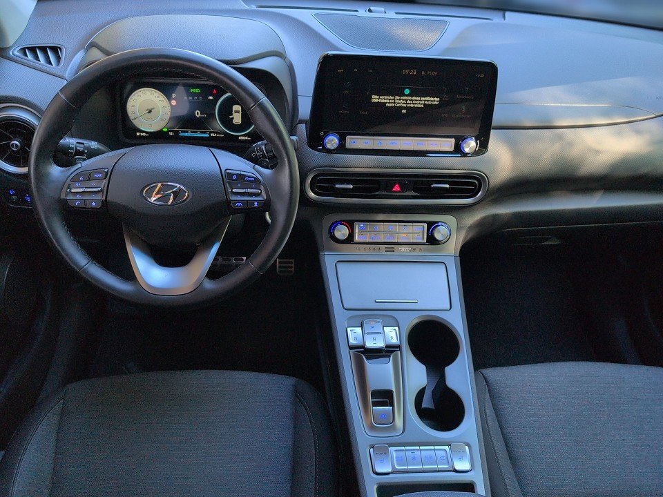 Fahrzeugabbildung Hyundai KONA EV MY23 64kWh TREND NAV-P 1HD 484KM-RW 97%!