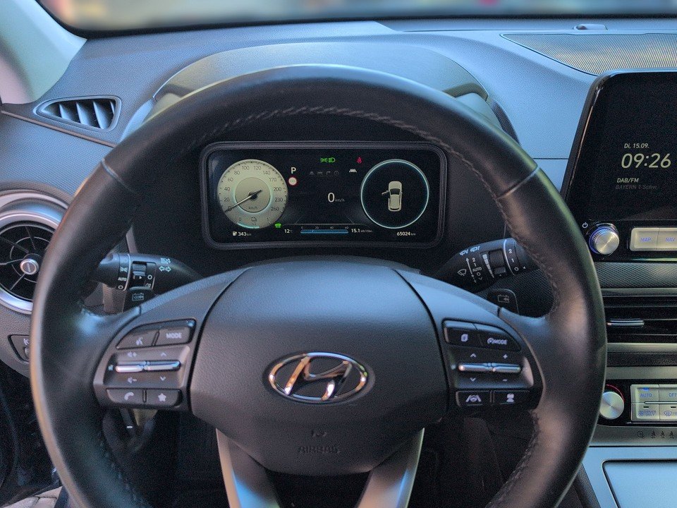 Fahrzeugabbildung Hyundai KONA EV MY23 64kWh TREND NAV-P 1HD 484KM-RW 97%!