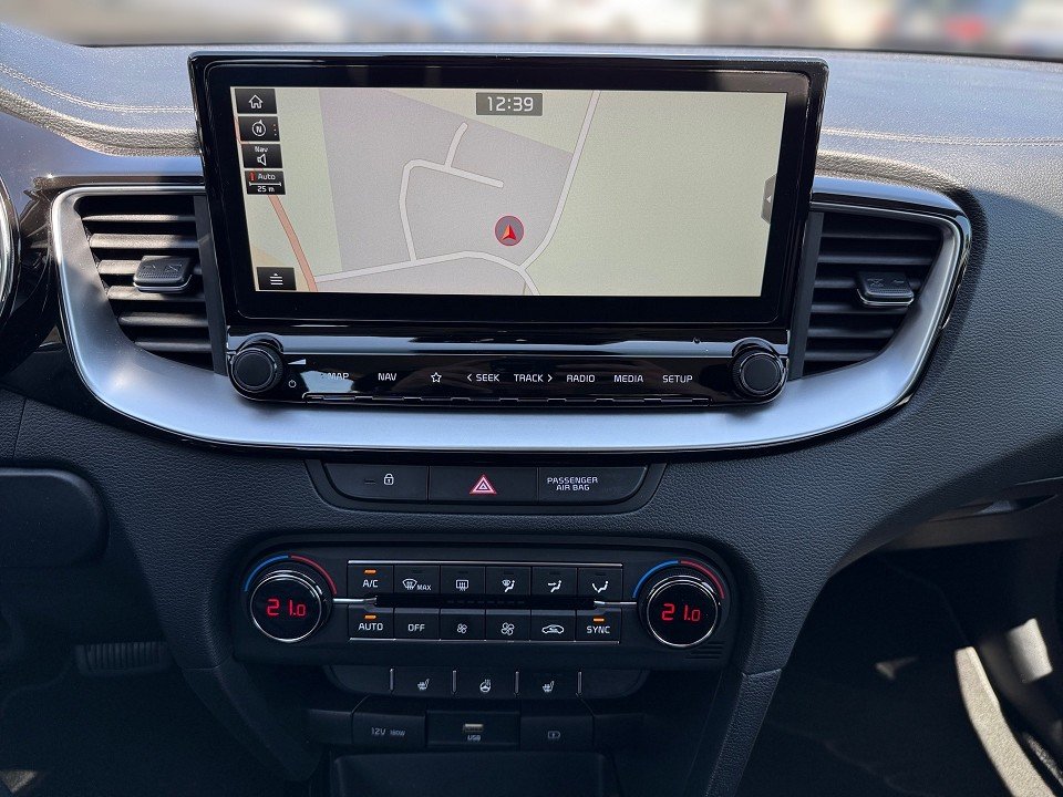 Fahrzeugabbildung Kia CEED 1.4T AUT VISION 1HD NAV/KOMF-PAK GARANTIE28 Vision