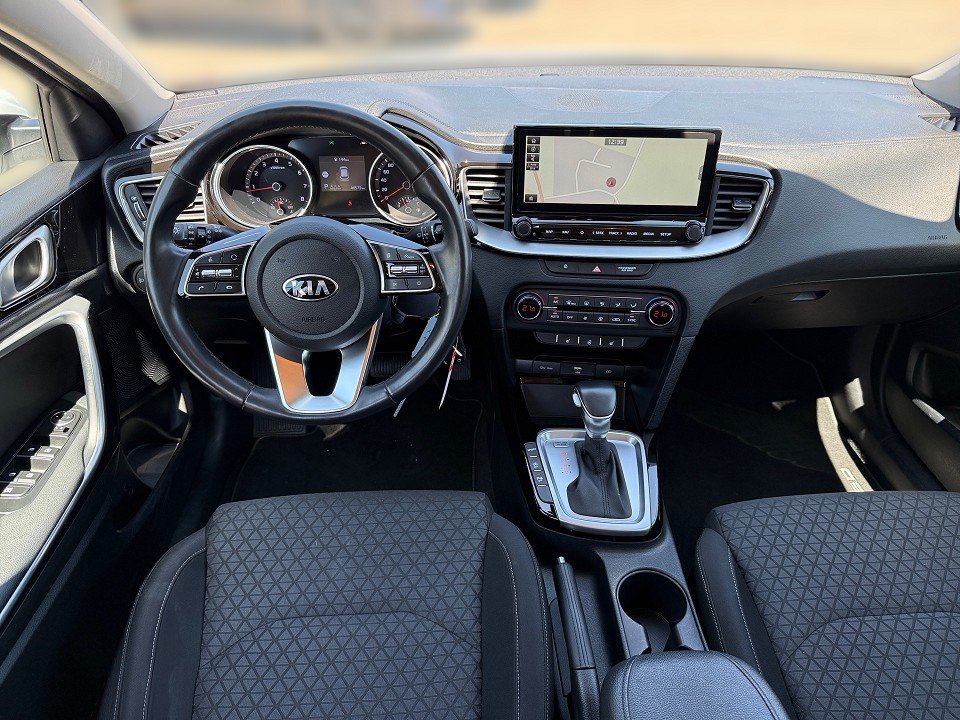 Fahrzeugabbildung Kia CEED 1.4T AUT VISION 1HD NAV/KOMF-PAK GARANTIE28 Vision