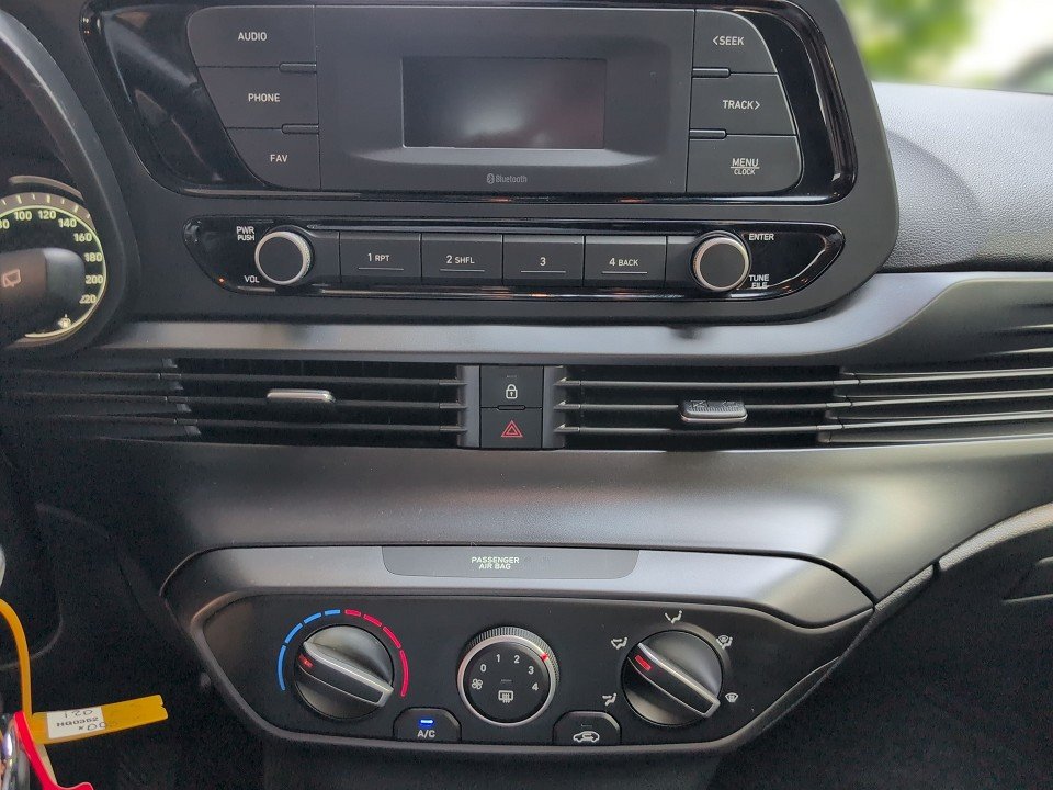 Fahrzeugabbildung Hyundai i20 1.2 SELECT FUNK-P 1HD GARANTIE KLIMA+SHZ+PDC
