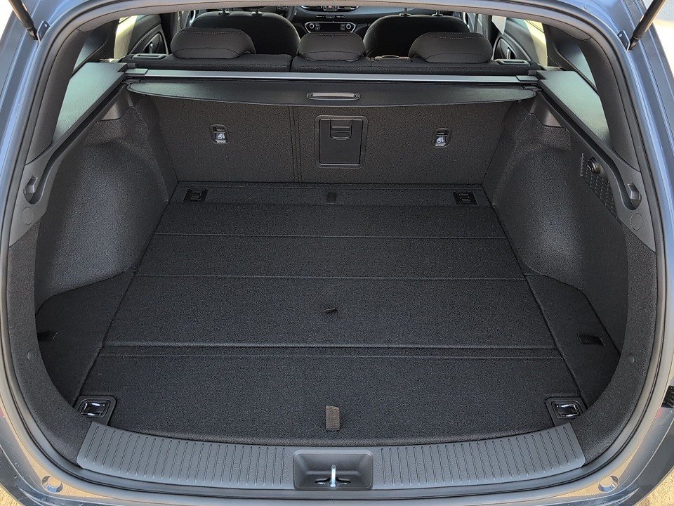 Fahrzeugabbildung Hyundai i30 KOMBI 1.5T AT ADVANTAGE-PLUS NAV+SHZ+CARPLAY
