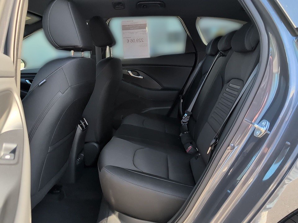 Fahrzeugabbildung Hyundai i30 KOMBI 1.5T AT ADVANTAGE-PLUS NAV+SHZ+CARPLAY