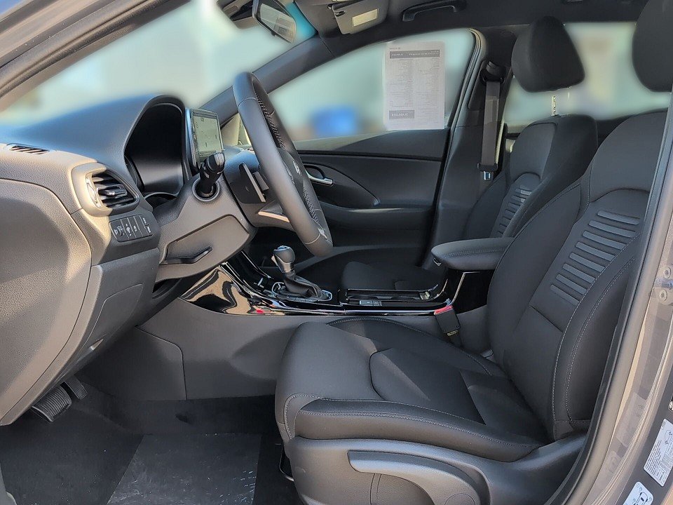 Fahrzeugabbildung Hyundai i30 KOMBI 1.5T AT ADVANTAGE-PLUS NAV+SHZ+CARPLAY