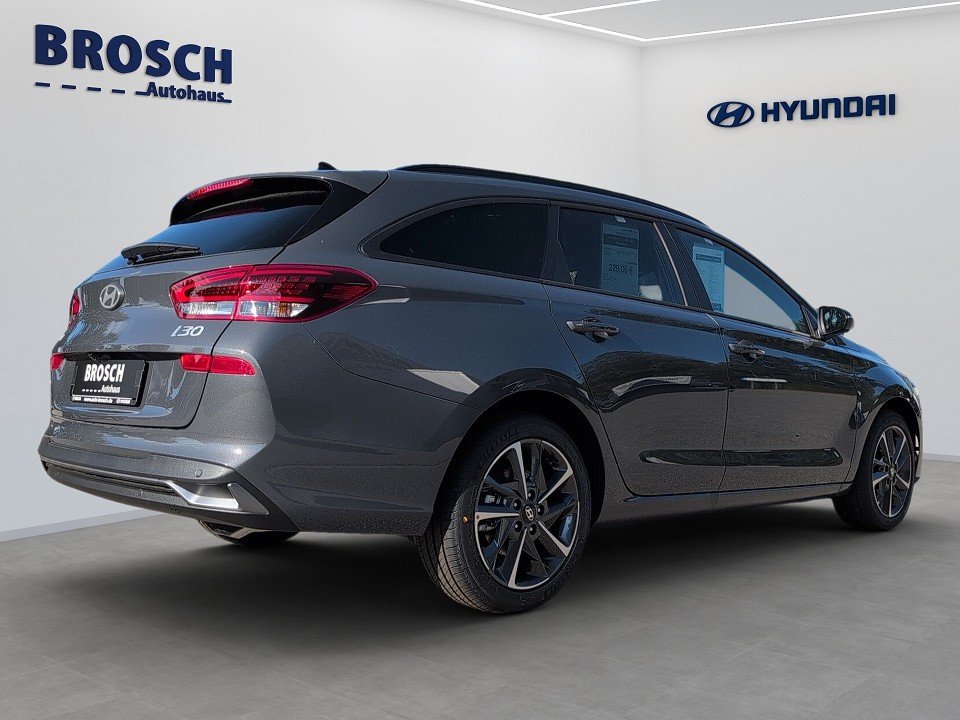 Fahrzeugabbildung Hyundai i30 KOMBI 1.5T AT ADVANTAGE-PLUS NAV+SHZ+CARPLAY