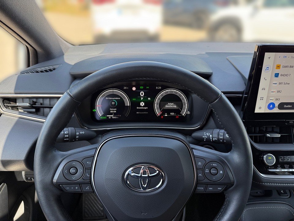 Fahrzeugabbildung Toyota COROLLA 1.8 HYBRID AUT TEAM D AHK TOP-ZUSTAND++ Hybrid Team D