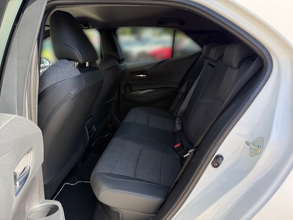 Fahrzeugabbildung Toyota COROLLA 1.8 HYBRID AUT TEAM D AHK TOP-ZUSTAND++ Hybrid Team D