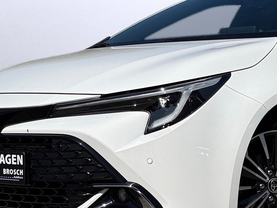 Fahrzeugabbildung Toyota COROLLA 1.8 HYBRID AUT TEAM D AHK TOP-ZUSTAND++ Hybrid Team D