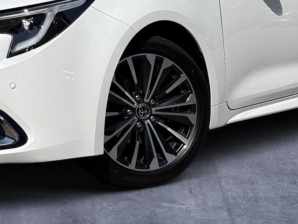 Fahrzeugabbildung Toyota COROLLA 1.8 HYBRID AUT TEAM D AHK TOP-ZUSTAND++ Hybrid Team D