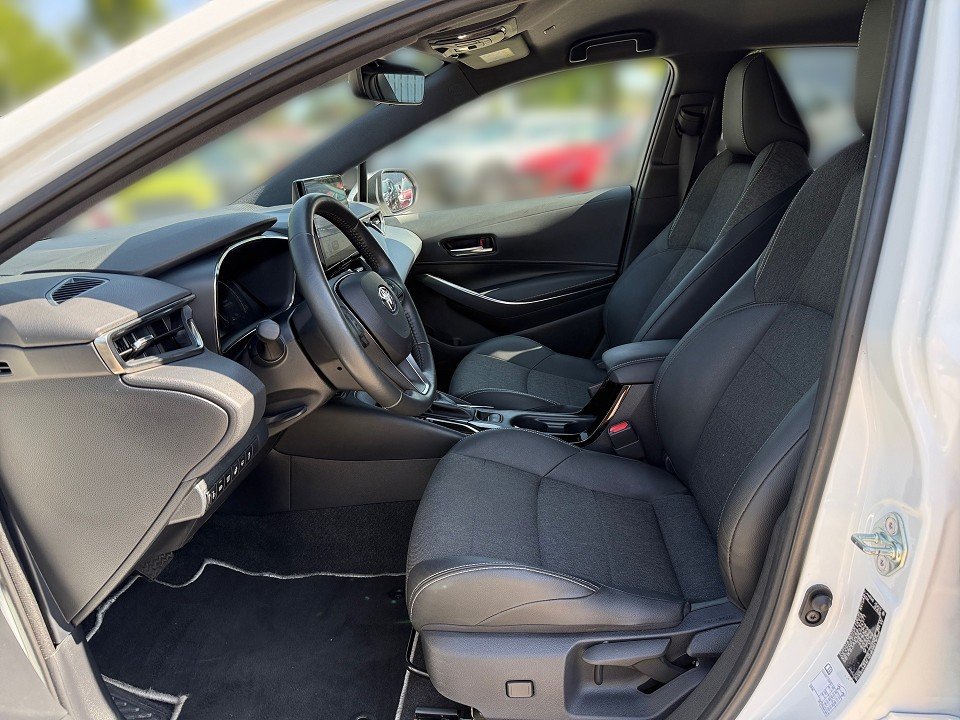 Fahrzeugabbildung Toyota COROLLA 1.8 HYBRID AUT TEAM D AHK TOP-ZUSTAND++ Hybrid Team D
