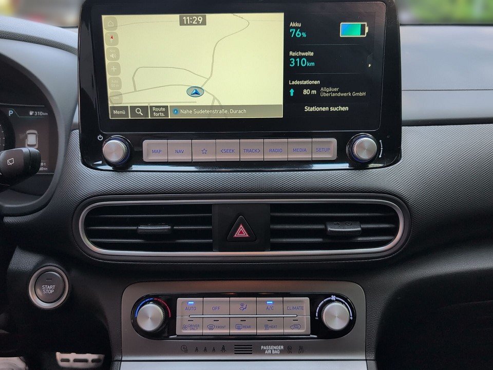 Fahrzeugabbildung Hyundai KONA EV 64kWH E-KONG GARANTIE-03/2029 NAV+KRELL+