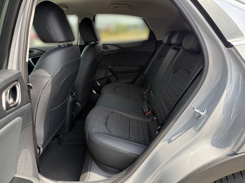 Fahrzeugabbildung Kia XCeed 1.6T DCT SPIRIT 7J-GARANTIE H/K+NAVI+360++