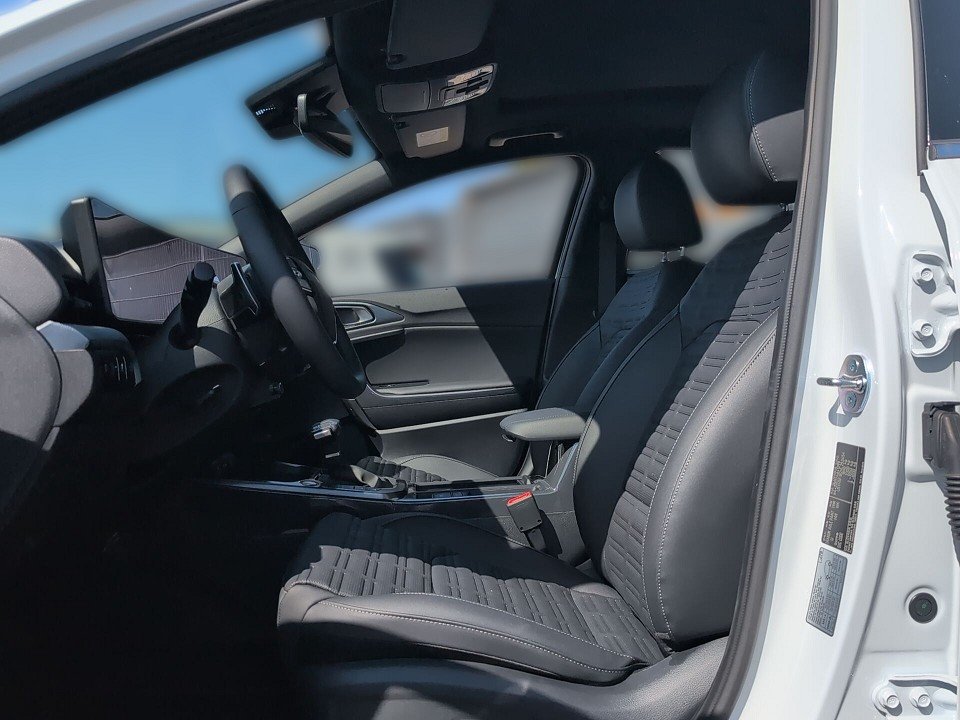 Fahrzeugabbildung Kia XCEED 1.6T 180 DCT SPIRIT SITZ/ADV PANO+JBL+KAM+