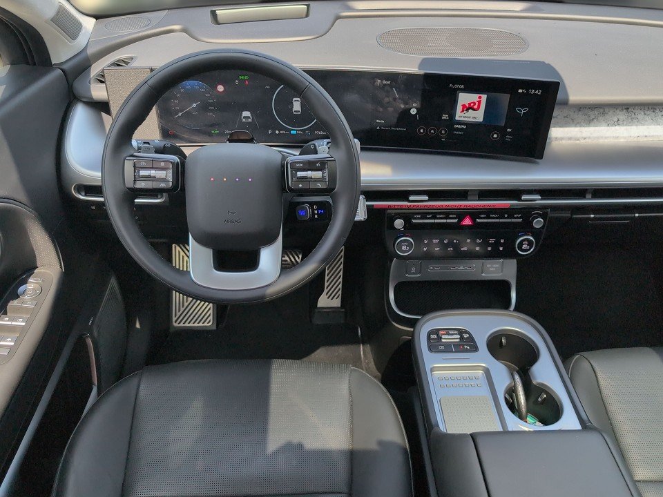 Fahrzeugabbildung Hyundai IONIQ 9 110kWh 4WD 6S UNIQ SWIVEL-P PANO+NAV+360