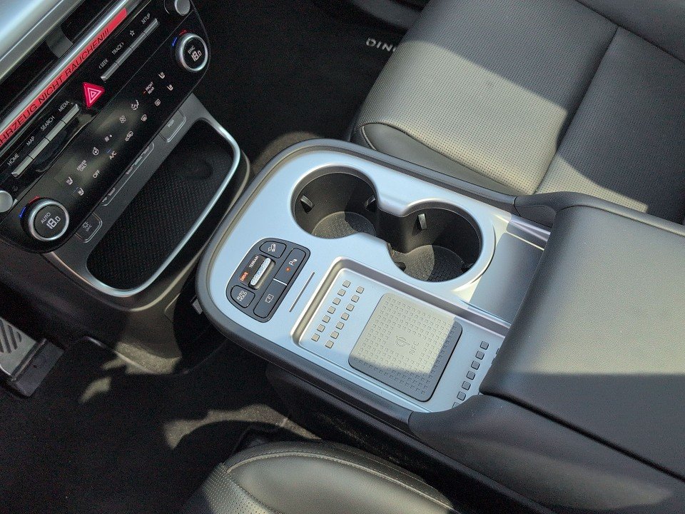 Fahrzeugabbildung Hyundai IONIQ 9 110kWh 4WD 6S UNIQ SWIVEL-P PANO+NAV+360