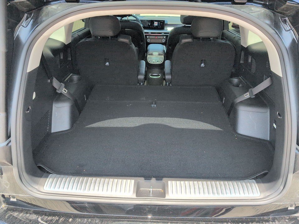 Fahrzeugabbildung Hyundai IONIQ 9 110kWh 4WD 6S UNIQ SWIVEL-P PANO+NAV+360