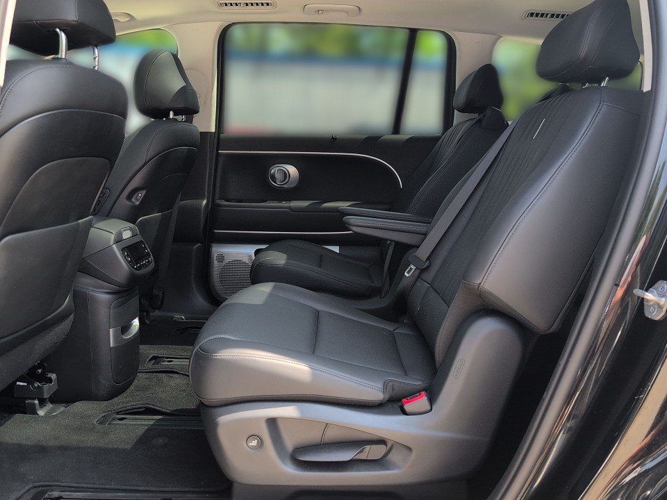 Fahrzeugabbildung Hyundai IONIQ 9 110kWh 4WD 6S UNIQ SWIVEL-P PANO+NAV+360