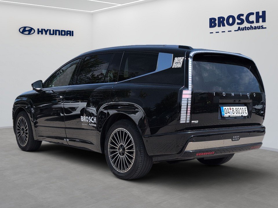 Fahrzeugabbildung Hyundai IONIQ 9 110kWh 4WD 6S UNIQ SWIVEL-P PANO+NAV+360