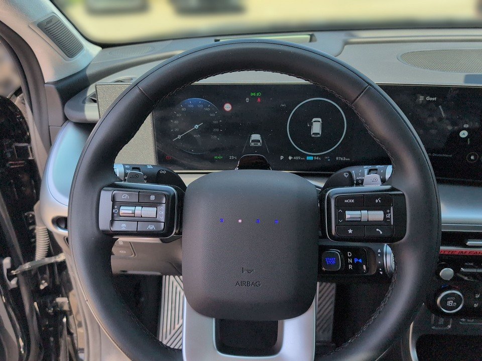 Fahrzeugabbildung Hyundai IONIQ 9 110kWh 4WD 6S UNIQ SWIVEL-P PANO+NAV+360