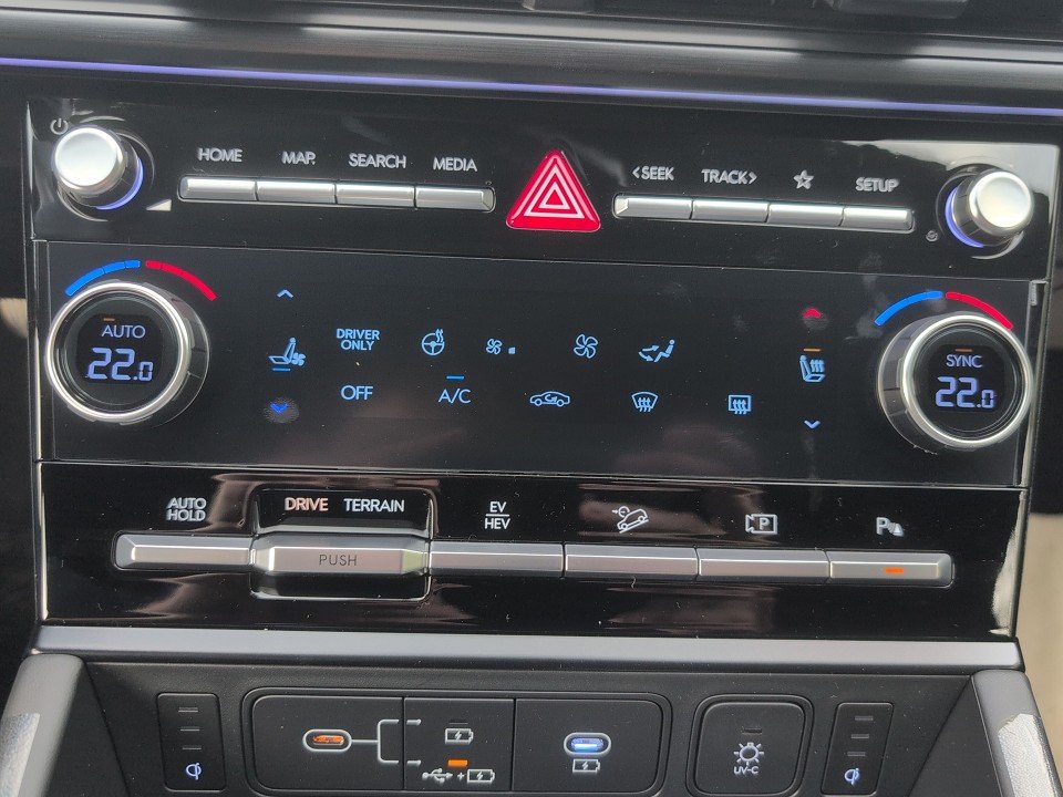 Fahrzeugabbildung Hyundai SANTA FE PHEV 5S 1.6T AT 4WD BLACKLINE BOSE+NAV+