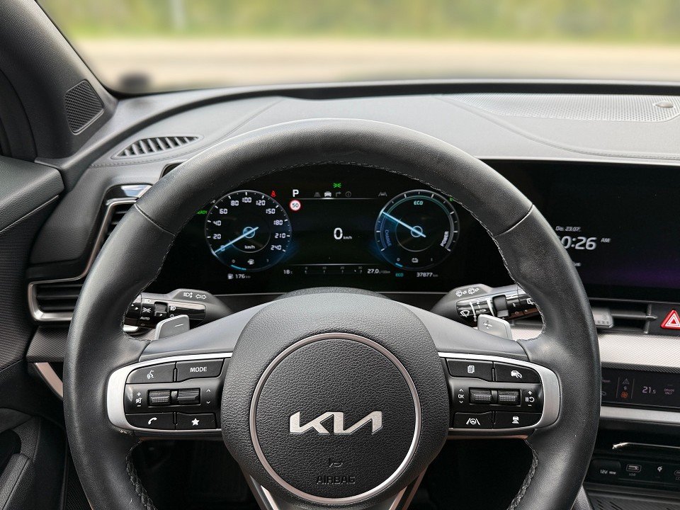 Fahrzeugabbildung Kia SPORTAGE PHEV 1.6T GTL 4WD GARANTIE-12/29 PANO++ GT-Line Plug-in Hybrid 4WD