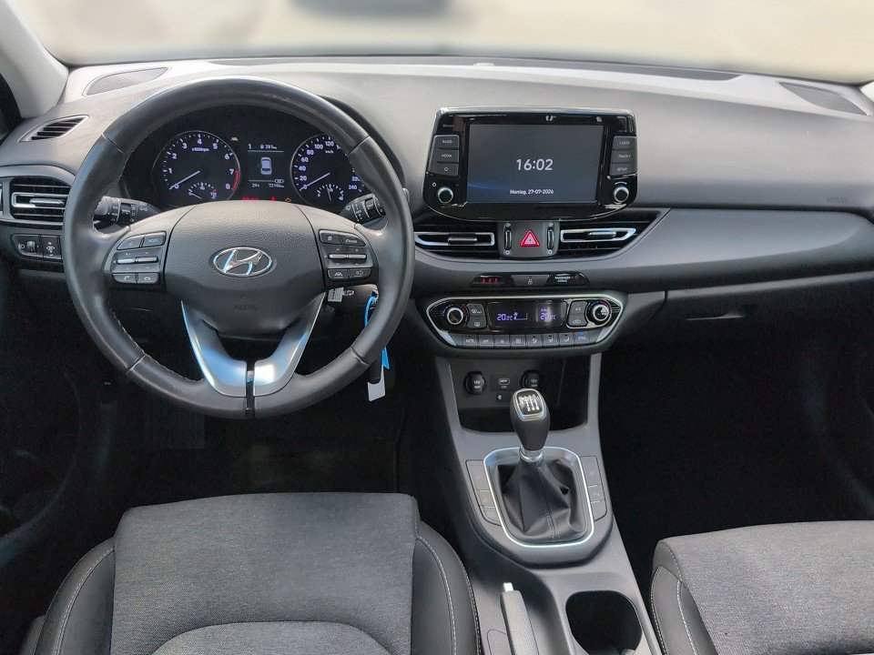 Fahrzeugabbildung Hyundai i30 1.5T TREND 1HD GARANTIE-5/28 LED+KAM+CARPLAY Trend Mild-Hybrid