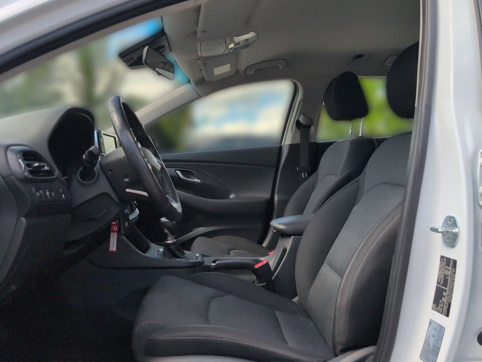 Fahrzeugabbildung Hyundai i30 1.5T TREND 1HD GARANTIE-5/28 LED+KAM+CARPLAY Trend Mild-Hybrid