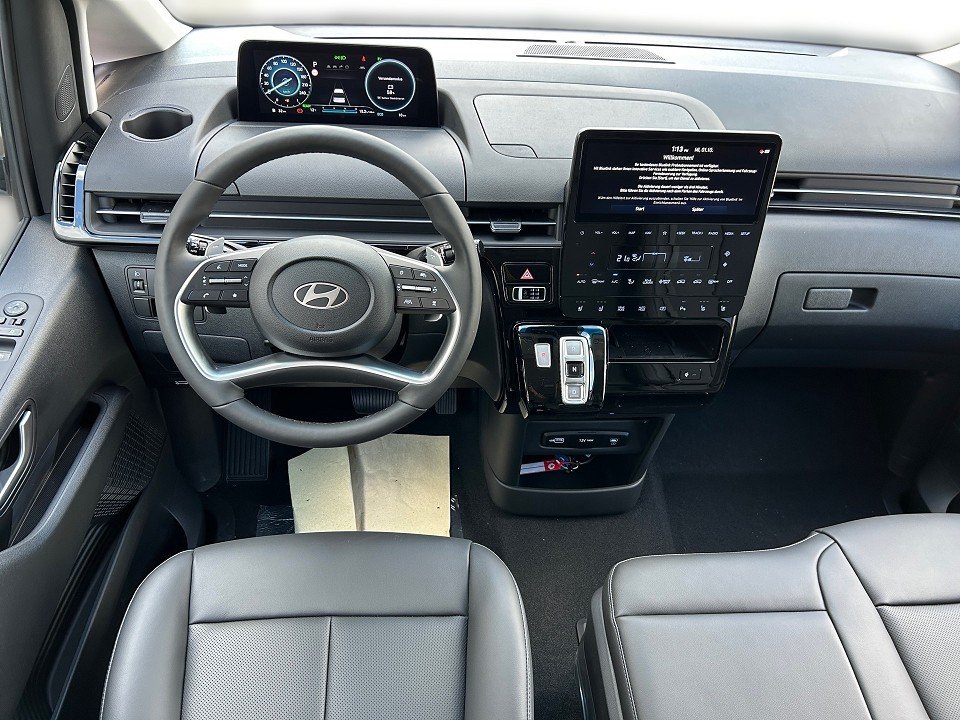 Fahrzeugabbildung Hyundai STARIA HEV 9SITZE 1.6T 6AT PRIME SHZ+KLIMAAT+LED