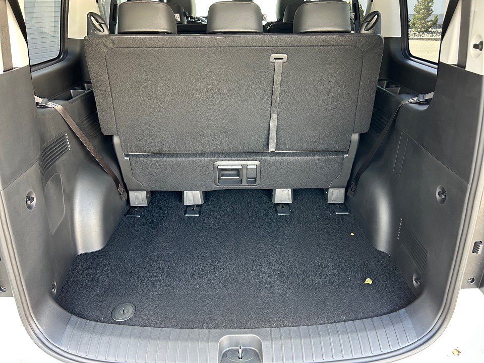 Fahrzeugabbildung Hyundai STARIA HEV 9SITZE 1.6T 6AT PRIME SHZ+KLIMAAT+LED