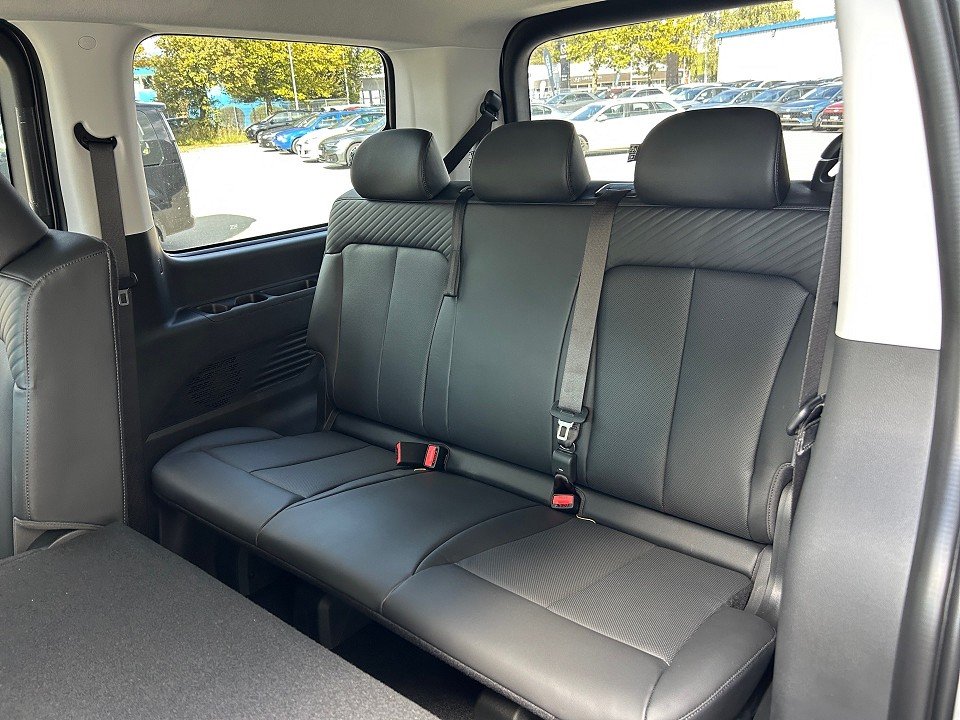 Fahrzeugabbildung Hyundai STARIA HEV 9SITZE 1.6T 6AT PRIME SHZ+KLIMAAT+LED