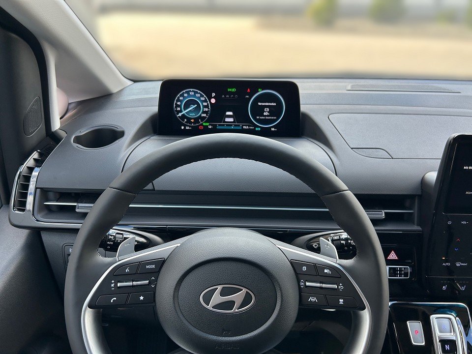 Fahrzeugabbildung Hyundai STARIA HEV 9SITZE 1.6T 6AT PRIME SHZ+KLIMAAT+LED