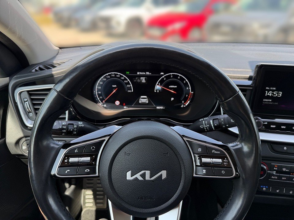 Fahrzeugabbildung Kia XCEED 1.5T PLATINUM 1HD AHK VOLL GARANTIE-05.29 Platinum Edition