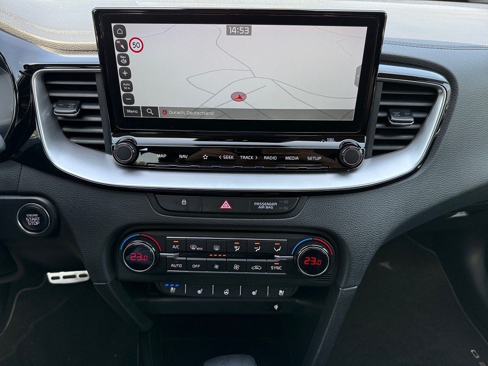 Fahrzeugabbildung Kia XCEED 1.5T PLATINUM 1HD AHK VOLL GARANTIE-05.29 Platinum Edition